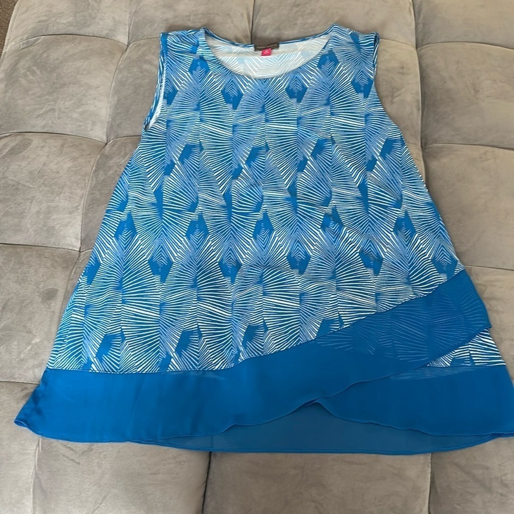 Vince Camuto Blue and White Patterned Top size medium